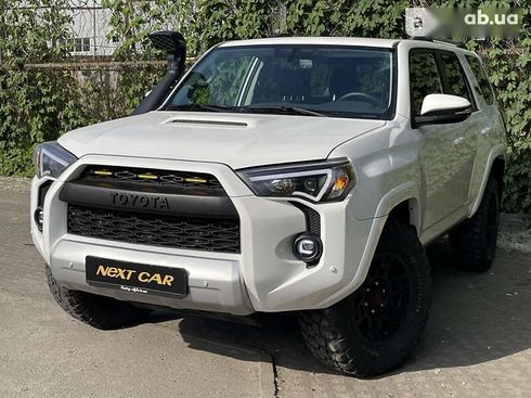 Toyota 4Runner 2018 - фото 3