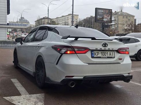 Toyota Camry 2021 - фото 5