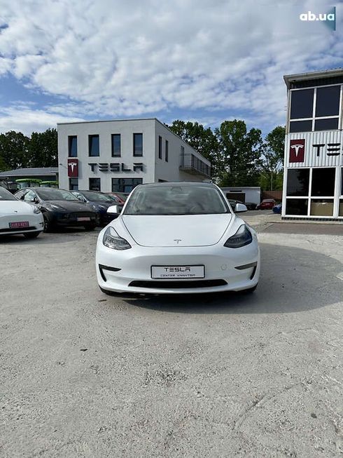 Tesla Model 3 2022 - фото 2