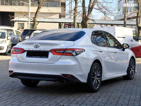 Toyota Camry 2021 - фото 6