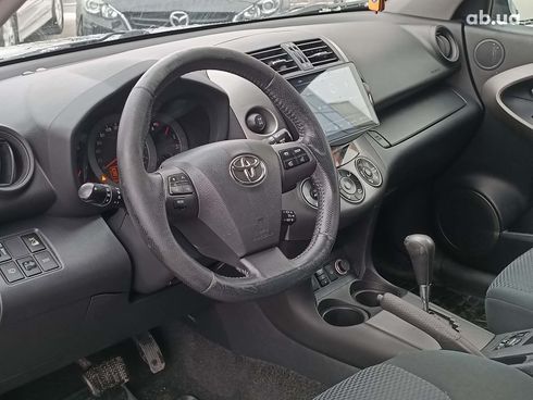 Toyota RAV4 2010 черный - фото 15