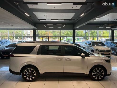 Kia Carnival 2021 - фото 8