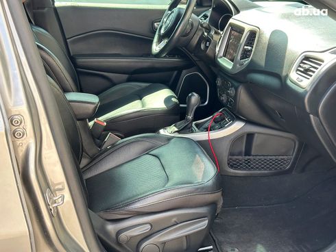 Jeep Compass 2020 серый - фото 23