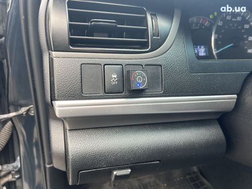 Toyota Camry 2015 серый - фото 11