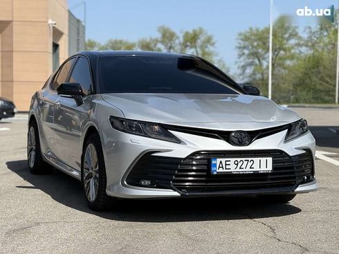 Toyota Camry 2022 - фото 19