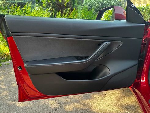 Tesla Model 3 2020 красный - фото 9