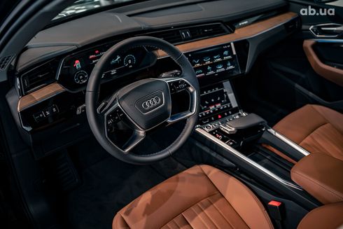 Audi Q8 e-tron 2023 коричневый - фото 13