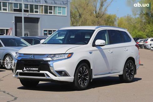 Mitsubishi Outlander 2017 - фото 3