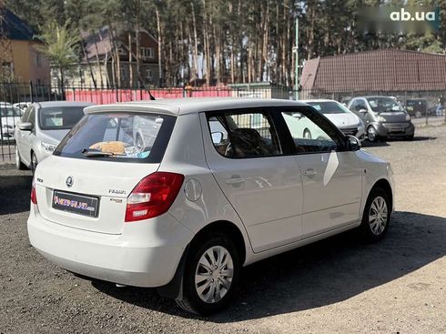Skoda Fabia 2013 - фото 4