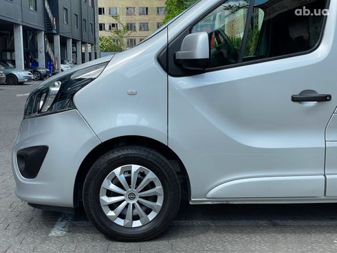 Opel Vivaro 2015 серый - фото 10