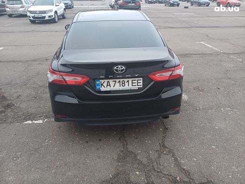 Toyota Camry 2020 черный - фото 5