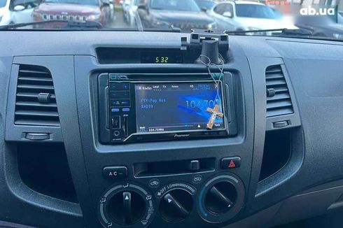 Toyota Hilux 2011 - фото 10