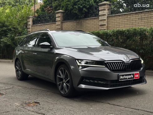 Skoda Superb 2022 серый - фото 6