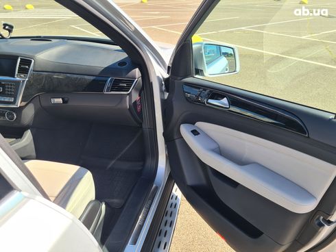 Mercedes-Benz M-Класс 2013 серебристый - фото 15