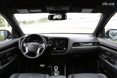 Mitsubishi Outlander 2021 - фото 13