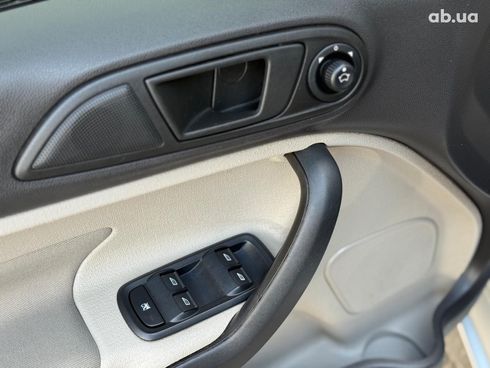 Ford Fiesta 2019 серый - фото 20