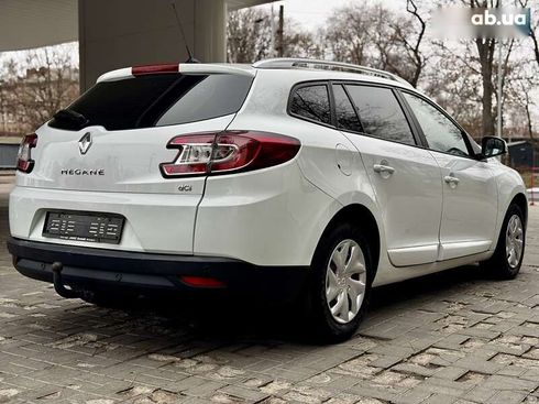 Renault Megane 2016 - фото 11