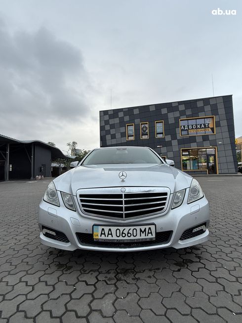 Mercedes-Benz E-Класс 2010 - фото 3