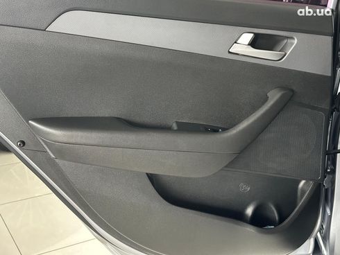 Hyundai Sonata 2016 серый - фото 16