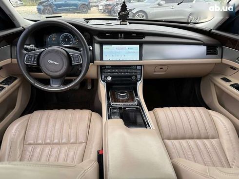 Jaguar XF 2017 - фото 19