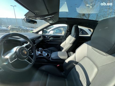 Porsche Cayenne Coupe 2022 - фото 28