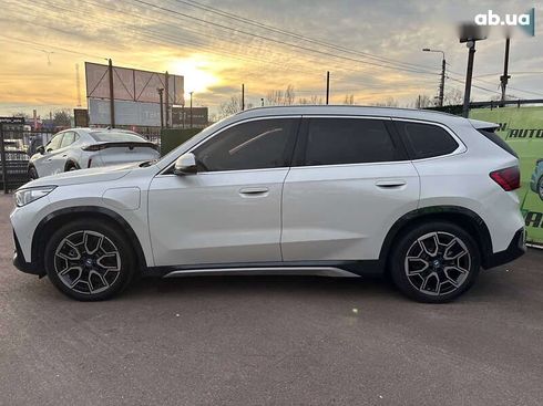 BMW iX1 2023 - фото 9