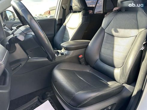Toyota RAV4 2020 - фото 18