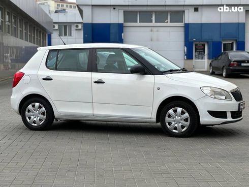 Skoda Fabia 2014 белый - фото 13