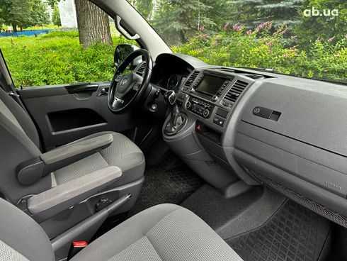 Volkswagen Caravelle 2015 серый - фото 20