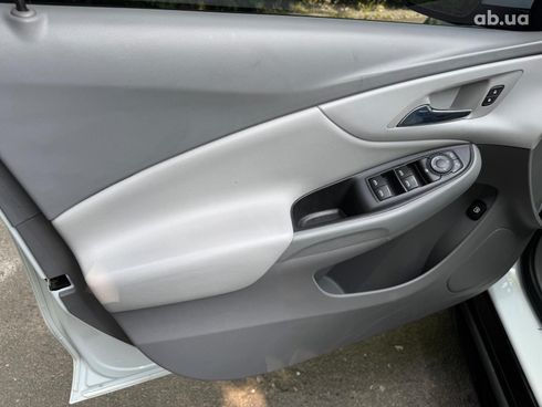 Chevrolet Volt 2017 белый - фото 12