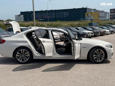 BMW 5 серия 2016 белый - фото 26