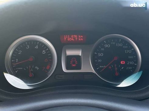 Renault Clio 2012 - фото 11