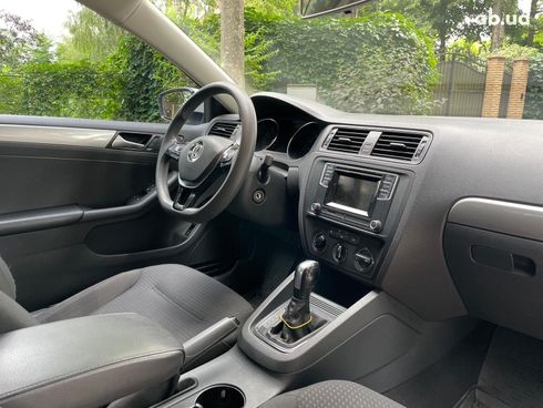 Volkswagen Jetta 2016 белый - фото 22