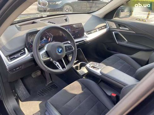 BMW iX1 2024 - фото 4