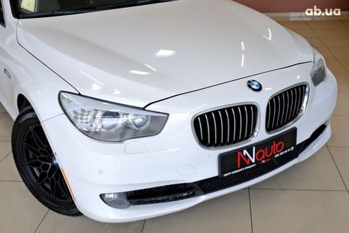 BMW 5 серия 2012 белый - фото 3