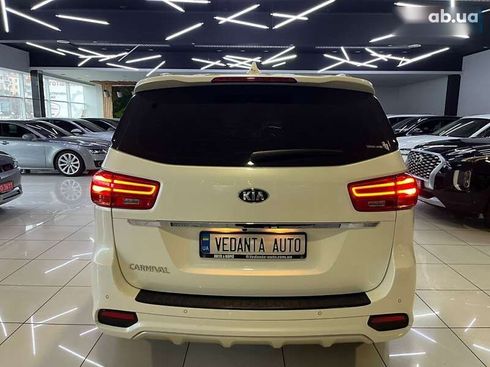 Kia Carnival 2019 - фото 5