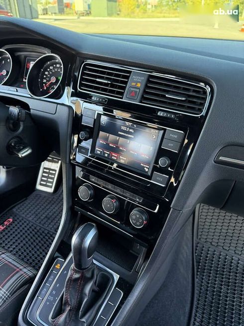 Volkswagen Golf GTI 2020 - фото 22