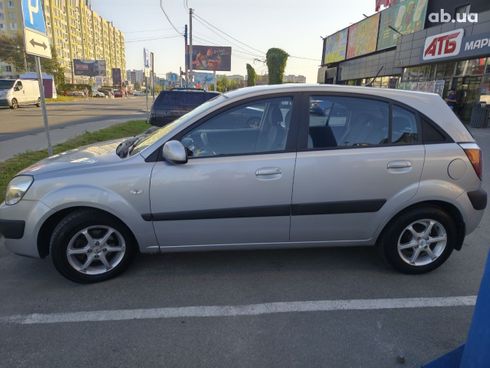Kia Rio 2008 серебристый - фото 4