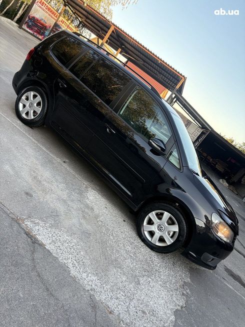 Volkswagen Touran 2010 черный - фото 5