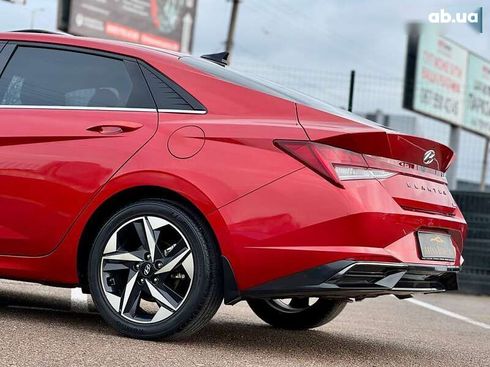 Hyundai Elantra 2022 - фото 17