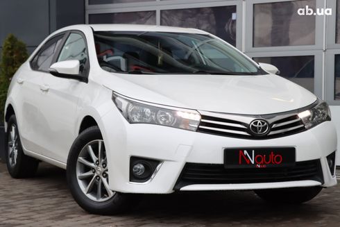 Toyota Corolla 2015 белый - фото 2