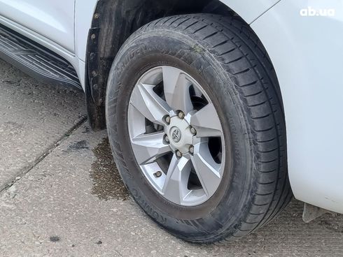 Toyota Land Cruiser Prado 2018 белый - фото 6