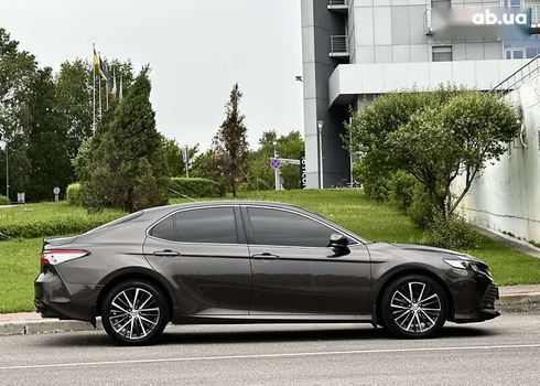 Toyota Camry 2018 - фото 16