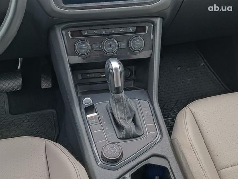 Volkswagen Tiguan 2021 черный - фото 34