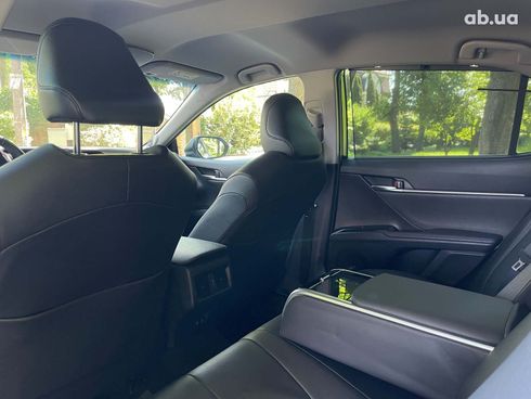 Toyota Camry 2019 белый - фото 27