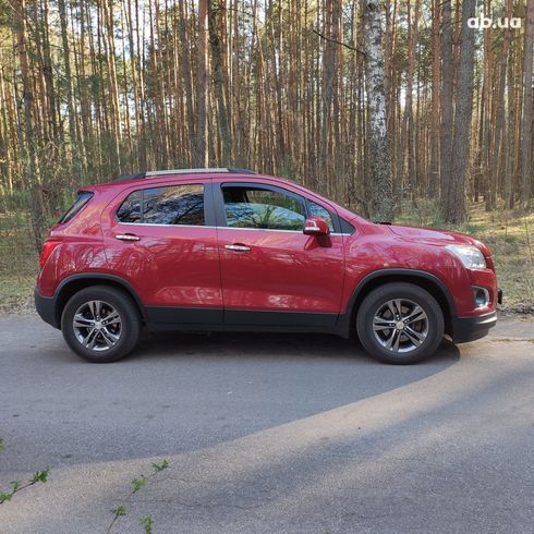 Chevrolet Tracker 2014 красный - фото 3