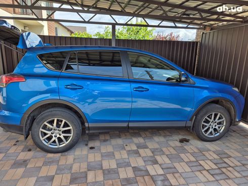 Toyota RAV4 2016 голубой - фото 14