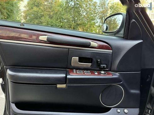 Lincoln Town Car 2003 - фото 29