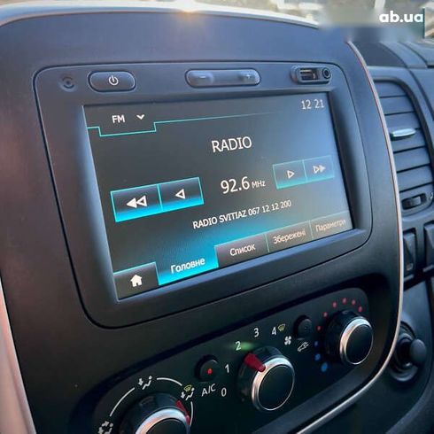 Renault Trafic 2020 - фото 28
