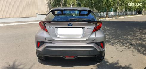 Toyota C-HR 2020 серый - фото 10